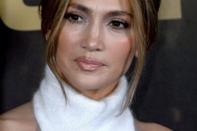 ✨ Jennifer Lopez has long been the ultimate icon of self-mastery and reinvention 💎. Defying time with iron discipline and relentless dedication, J.Lo proves that age is nothing but a mindset ⏳🔥. While most would crumble under such pressure, she thrives — sculpting her body, career, and aura with almost superhuman focus. Her glow isn’t luck… it’s power, purpose, and pure perseverance 💪✨.