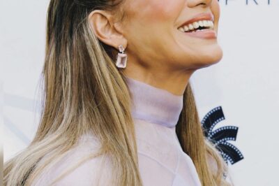 Jennifer Lopez wowed the crowd in a racy green Celia Kritharioti number featuring an embellished fringe.