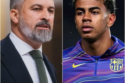“SIT DOWN, BARBIE! LAMINE YAMAL HUMILIATES SANTIAGO ABASCAL LIVE ON TV!”: THE LIFE LESSON. In the studio, plunged into DEAD SILENCE after the politician’s insults, the young Barça star didn’t flinch. NO ONE EXPECTED IT, but after being called a “traitor,” Yamal uttered a 10-word sentence that literally froze Abascal. EVERYTHING BEGINS TO COLUMNUTE for the political leader in front of a delirious audience. What was this response that made Abascal shrink back in his seat? THE TRUTH IS IN THE COMMENTS…